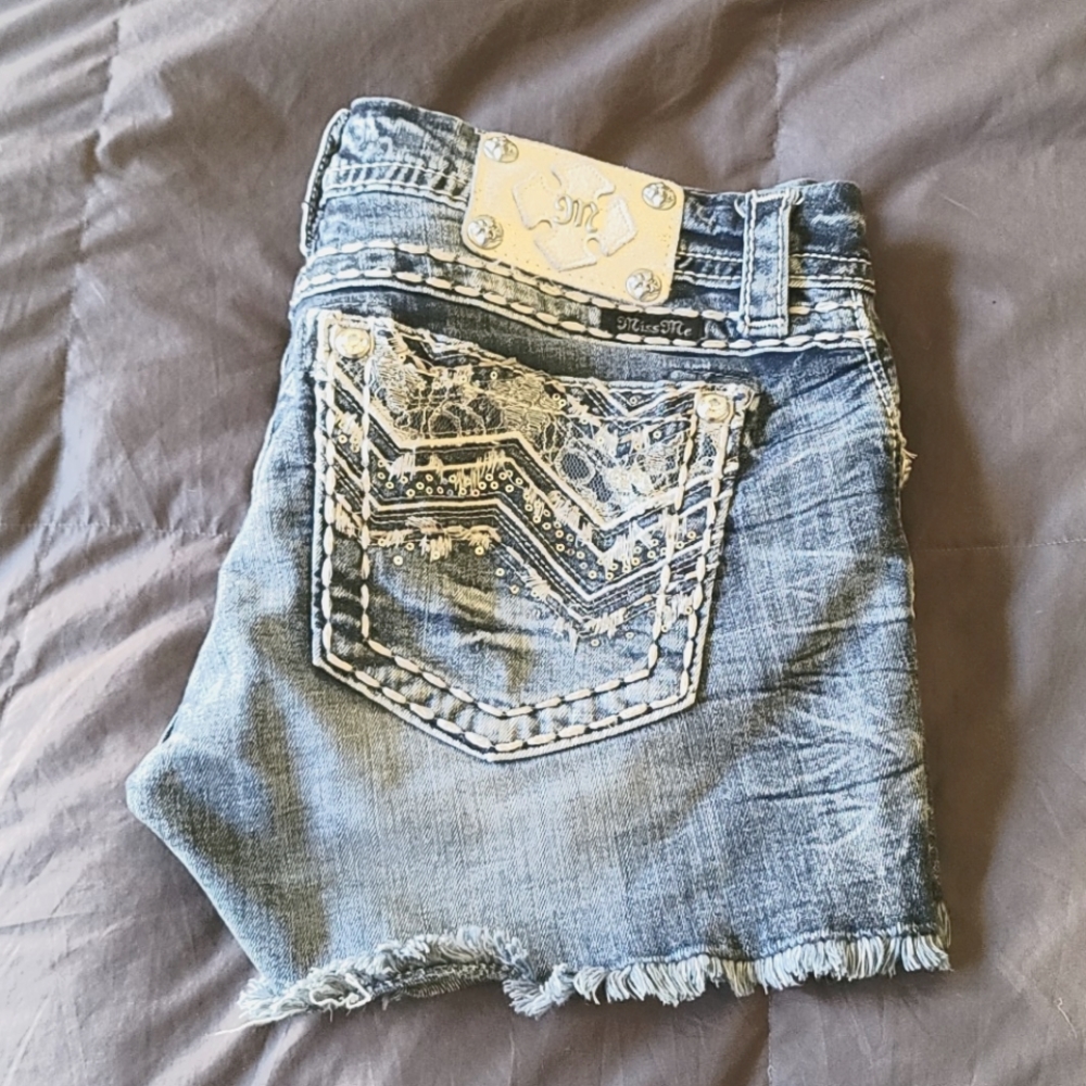 cute tribal Miss Me Jean shorts w/ lace detail